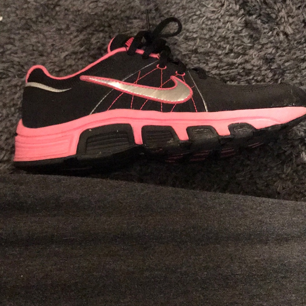 Nike shoes Kids youth size5Y